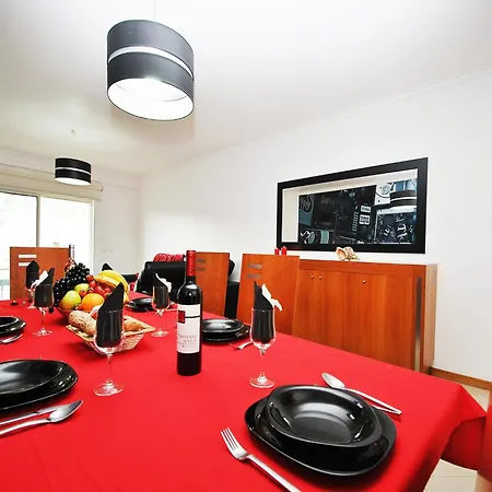 Apartment In Albufeira Near Peneco Beach *